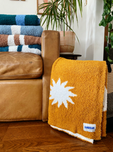 Load image into Gallery viewer, Sun Plush Throw - Buckhorn Brown
