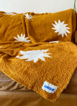 Load image into Gallery viewer, Sun Plush Throw - Buckhorn Brown
