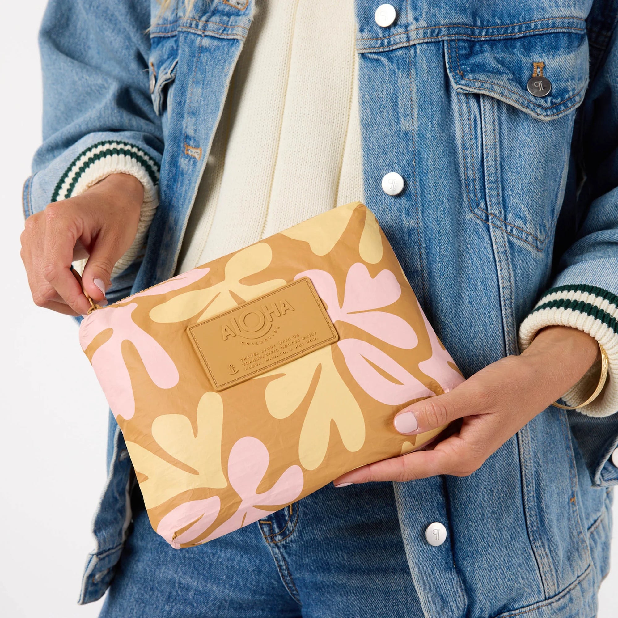 Swoosh Small Pouch in Hey Girl/ Tan